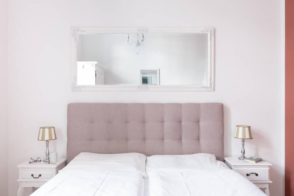 Sc 05 By Rockchair Apartments L Superhost Status L 2 Bedrooms Boxspringbeds Balcony Elevator - Cozy Family & Business Flair Welcomes You! Berlin Exterior foto