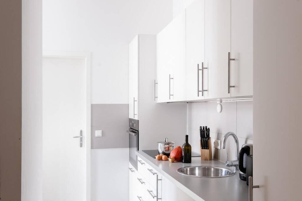 Sc 05 By Rockchair Apartments L Superhost Status L 2 Bedrooms Boxspringbeds Balcony Elevator - Cozy Family & Business Flair Welcomes You! Berlin Exterior foto
